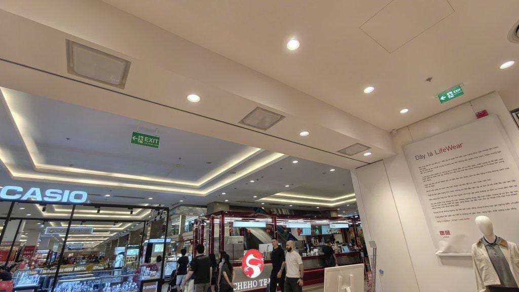 Uniqlo Ceiling Antenna